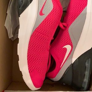 Nike Air Max Motion 2